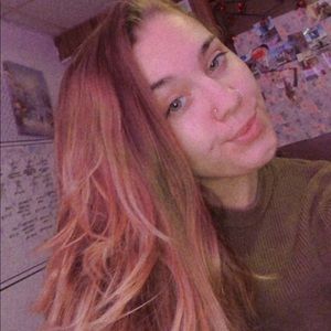 new to poshmark 🌞💗